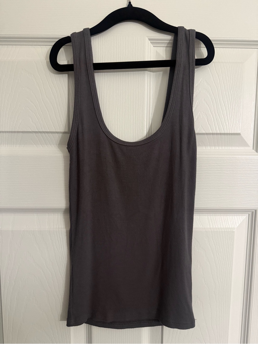 Scoop Neck Ribbed Tank - Picture 3 of 4